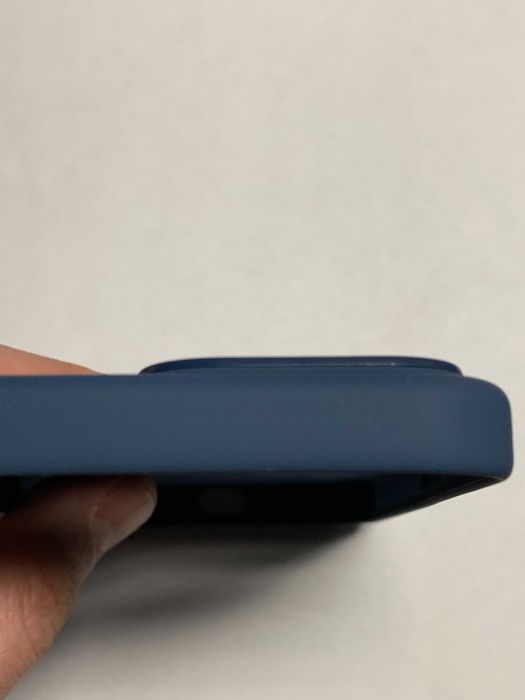 Силиконовый чехол на iPhone 15 Pro