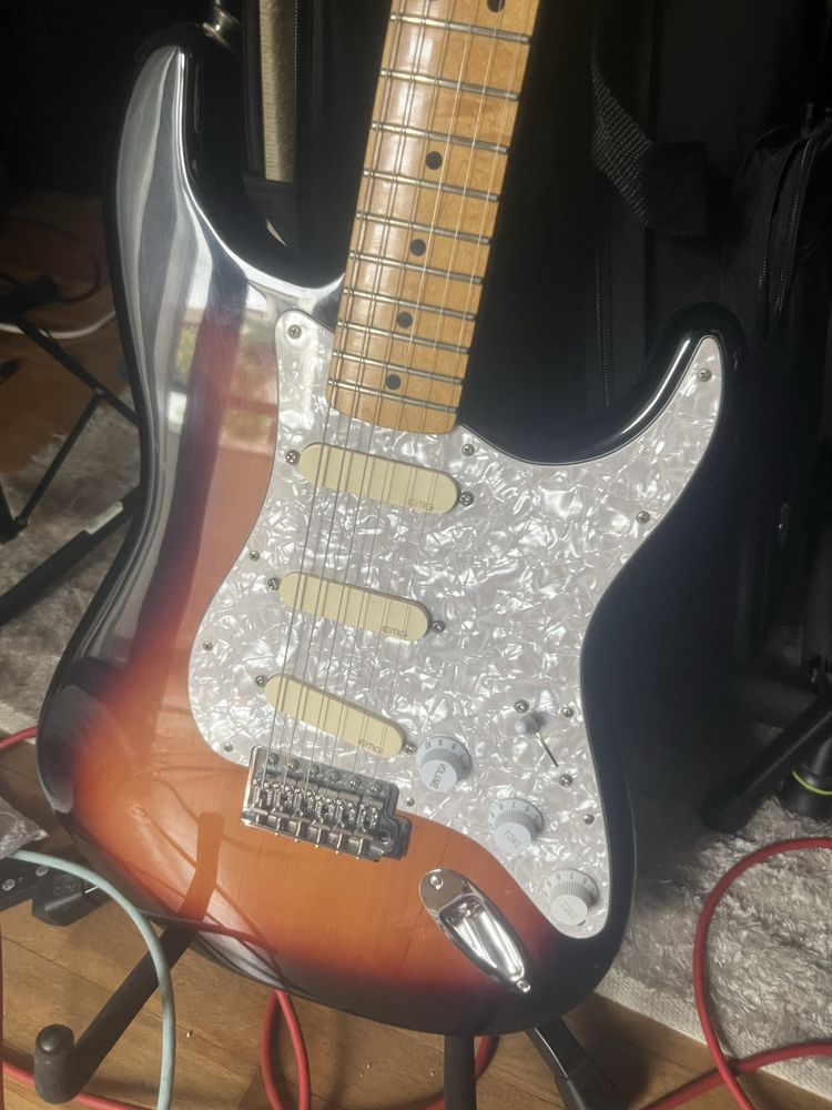 Fender statocaster mexicana/pickup EMG  David Gilmour