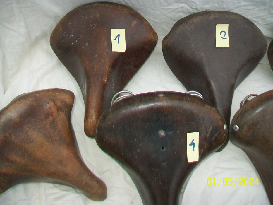 Stare skórzane siedzenia rowerowe