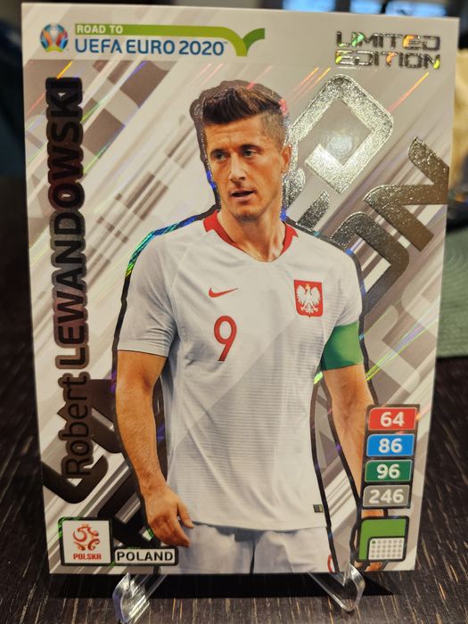 Karta limitowana XXL Robert Lewandowski od Panini