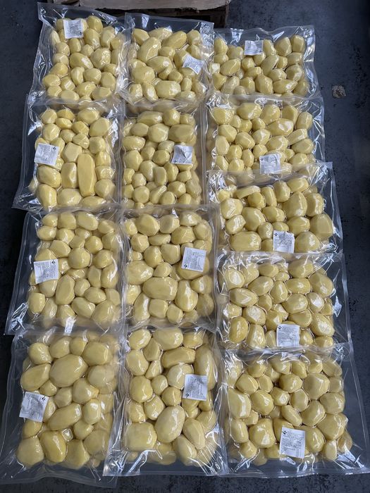 Ziemniaki oraz warzywa obrane pakowane Vaccum  na rynku