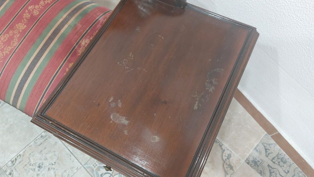 Namoradeira Banqueta de Telefone