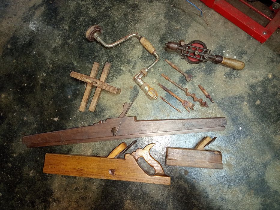Conjunto de ferramentas antigas carpintaria