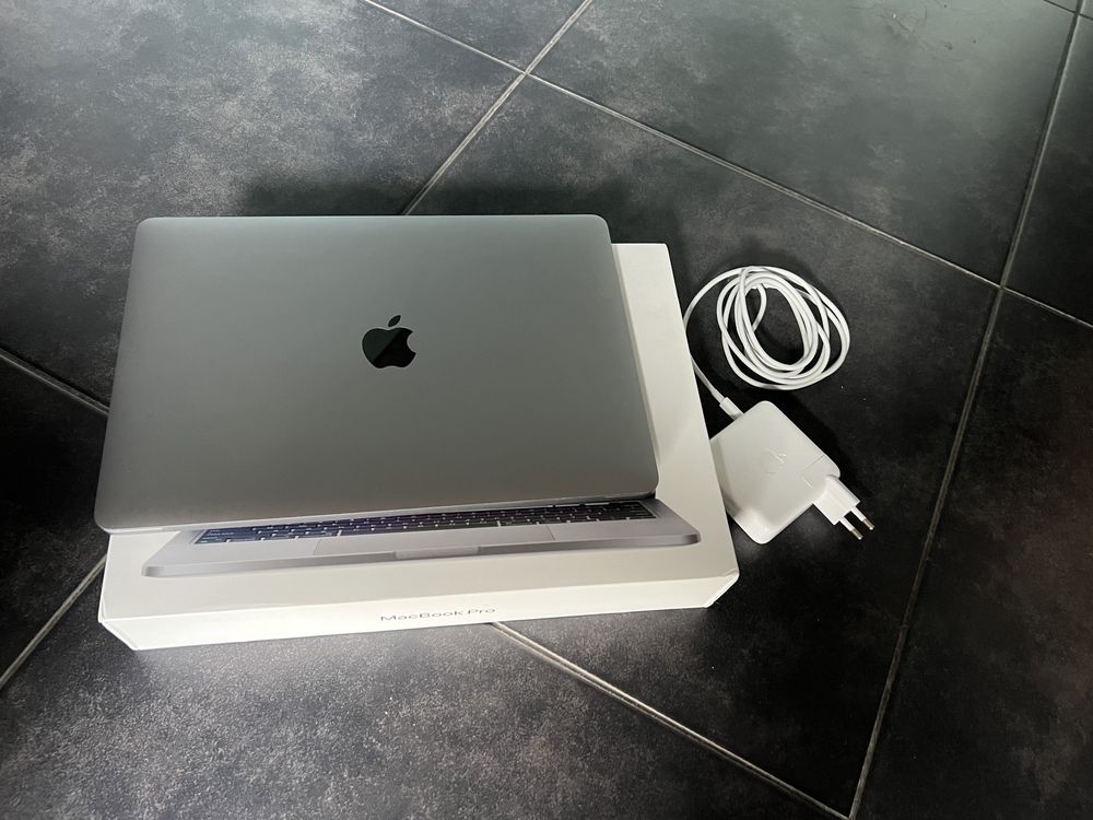 Macbook 13 pro, 2020, 256 ssd, 8 gb