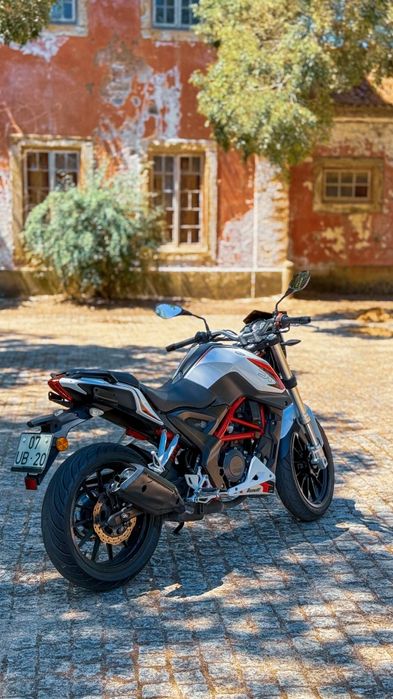 Moto Benelli 251 bn