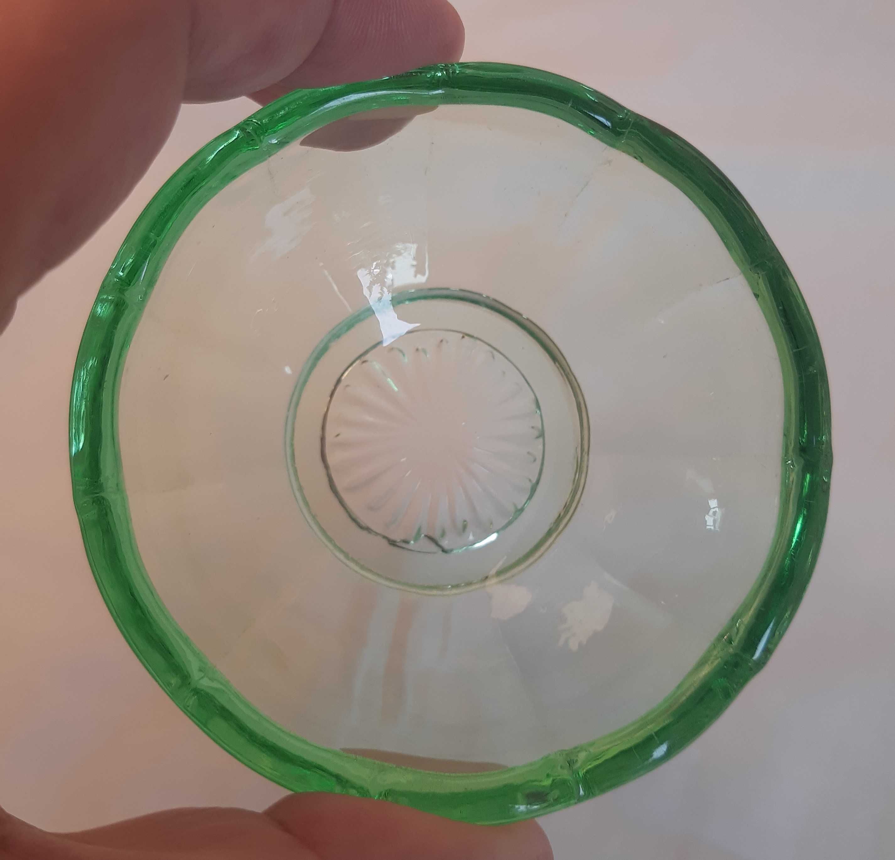Conjunto de 9 Tacinhas Antigas em Vidro Verde