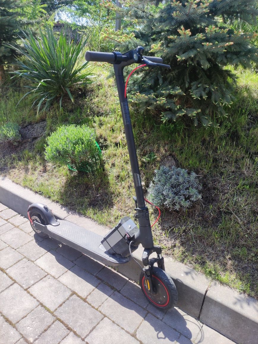 Електросамокат Xiaomi Mi Electric Scooter pro