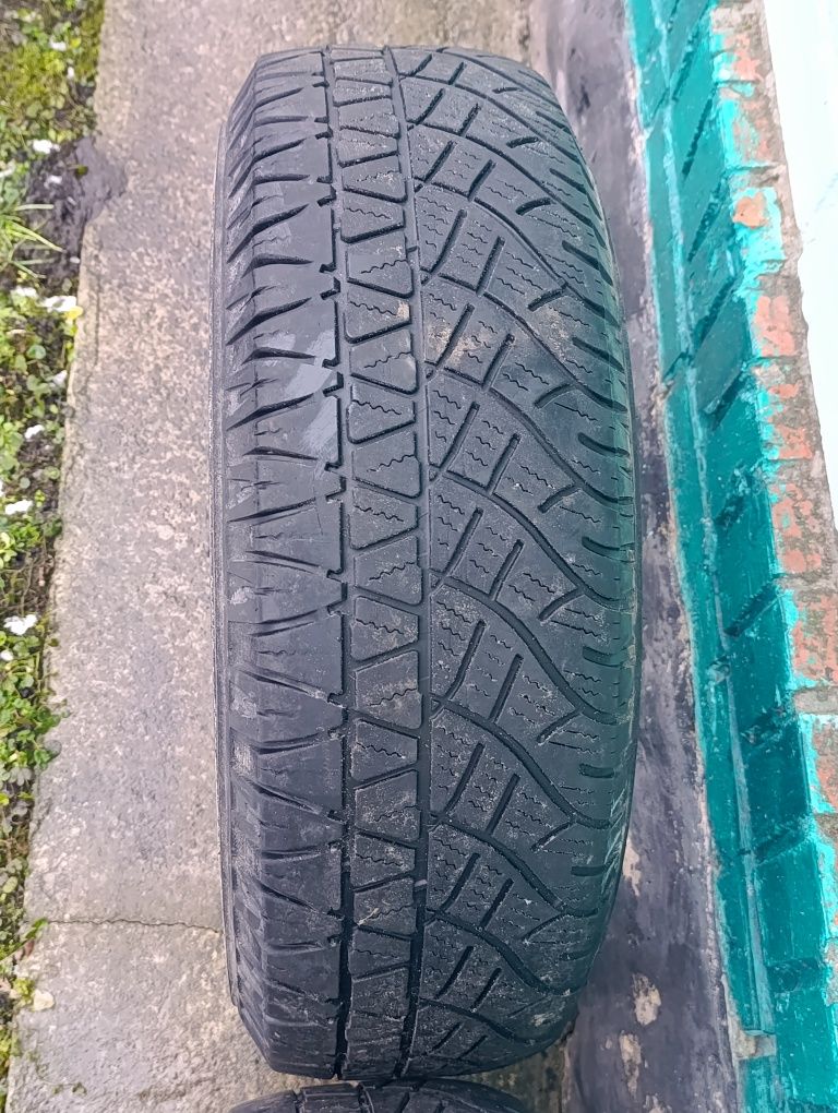 Резина Michelin R16 215/70 Всесизонка