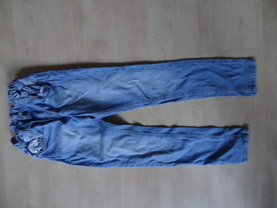 Jasne jeansy z koronką rozmiar 134cm (8-9lat)