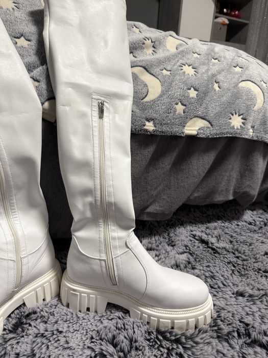 Ботфорти на масивній підошві-тренд цієї осені/зими