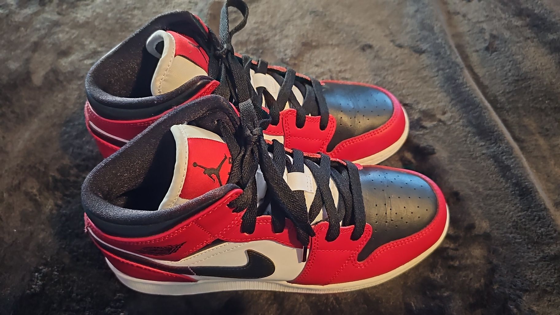Air Jordan 1 Mid Chicago Black Toe originais