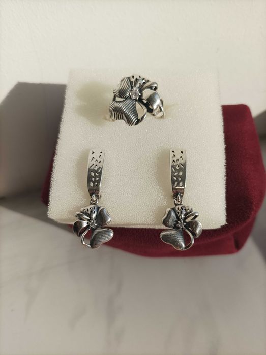 Оригінальний срібний набір "Квітка" -  сережки + каблучка