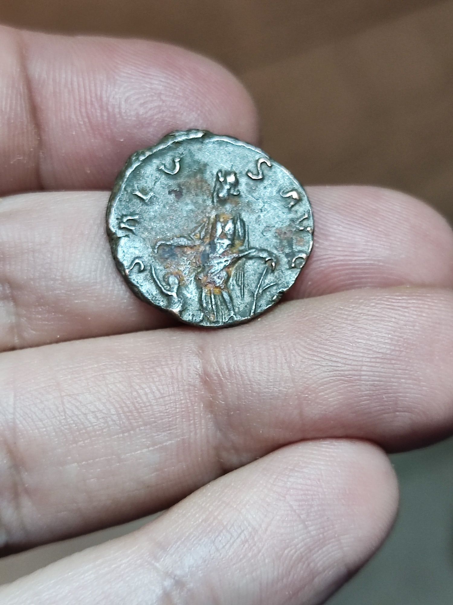 Duas moedas romanas de Tétrico I (escasssa)