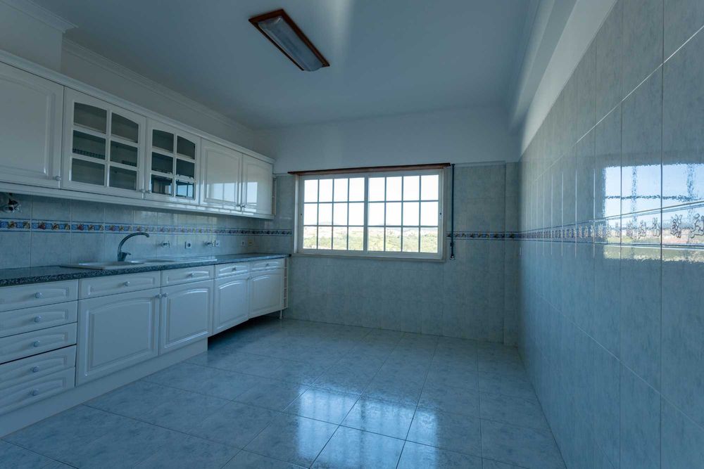 Duplex T3+1 com 201m2 construídos, 178m2 úteis e garagem Box