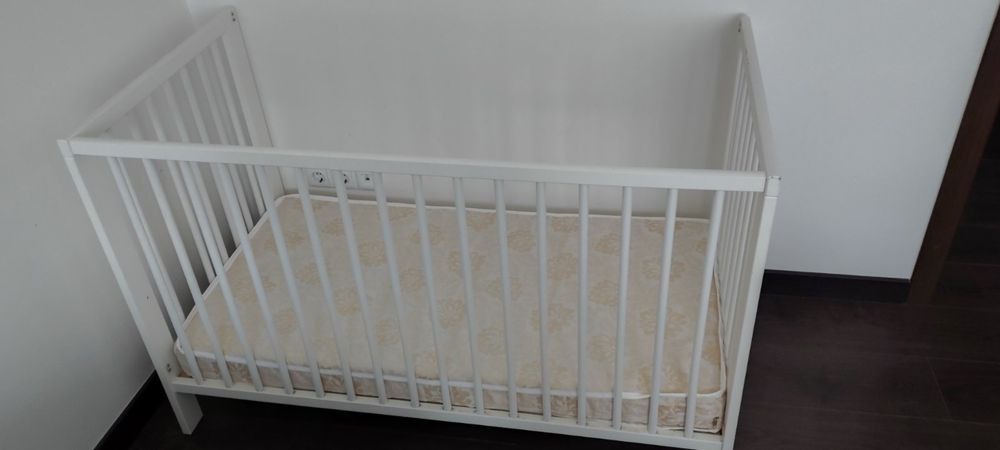 Дитяче ліжко Ikea для немовлят 0-4 роки з матрацом