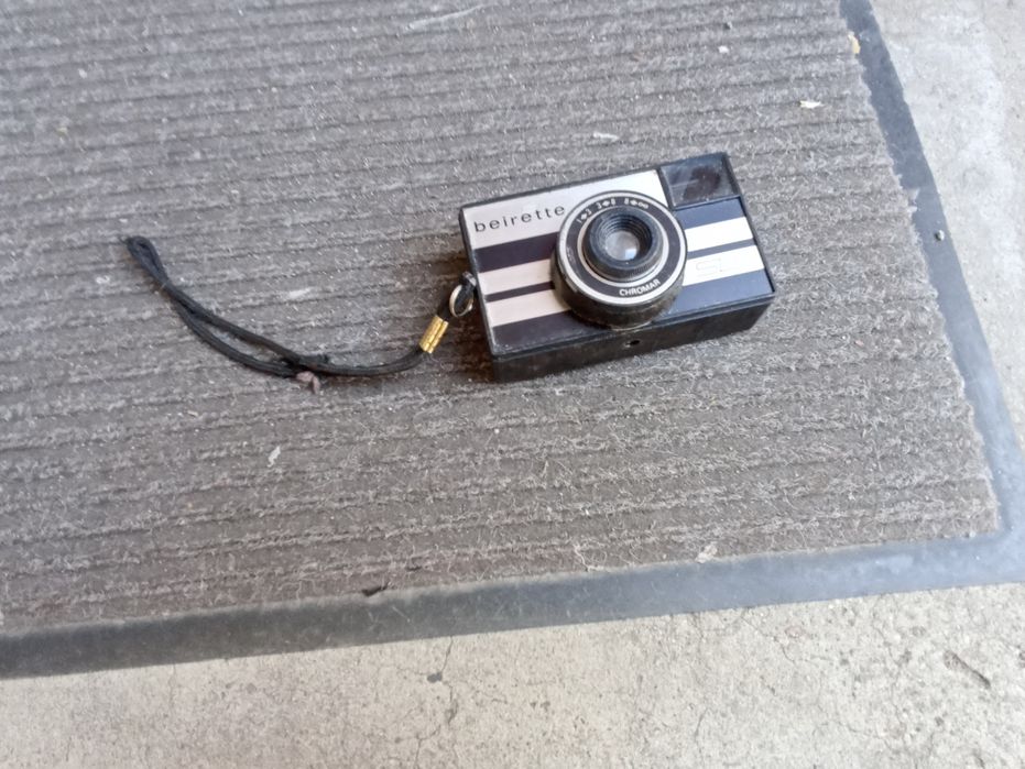 Stary vintage analogowy aparat fotograficzny beirette