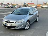 Opel Astra ST . Nowy PT i OC . Bogate wyposażenie . Niski przebieg .