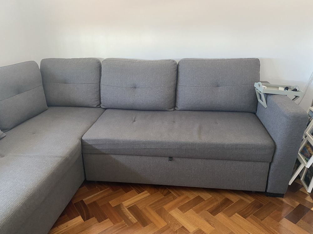 Sofá-cama de cor cinzenta