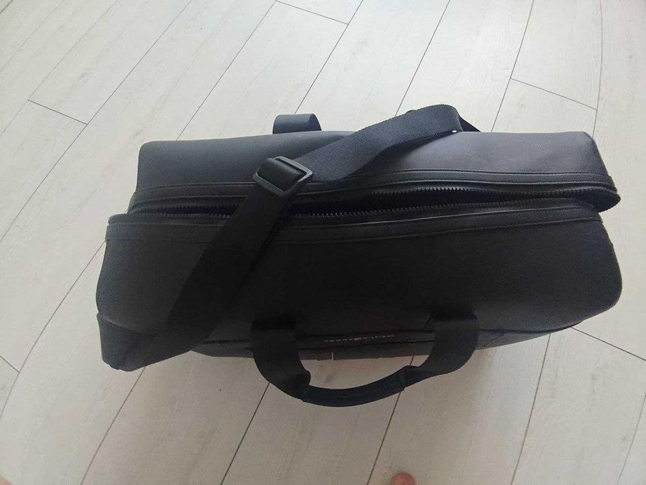 Сумка TOMMY HILFIGER Foundation Bag - BLACK