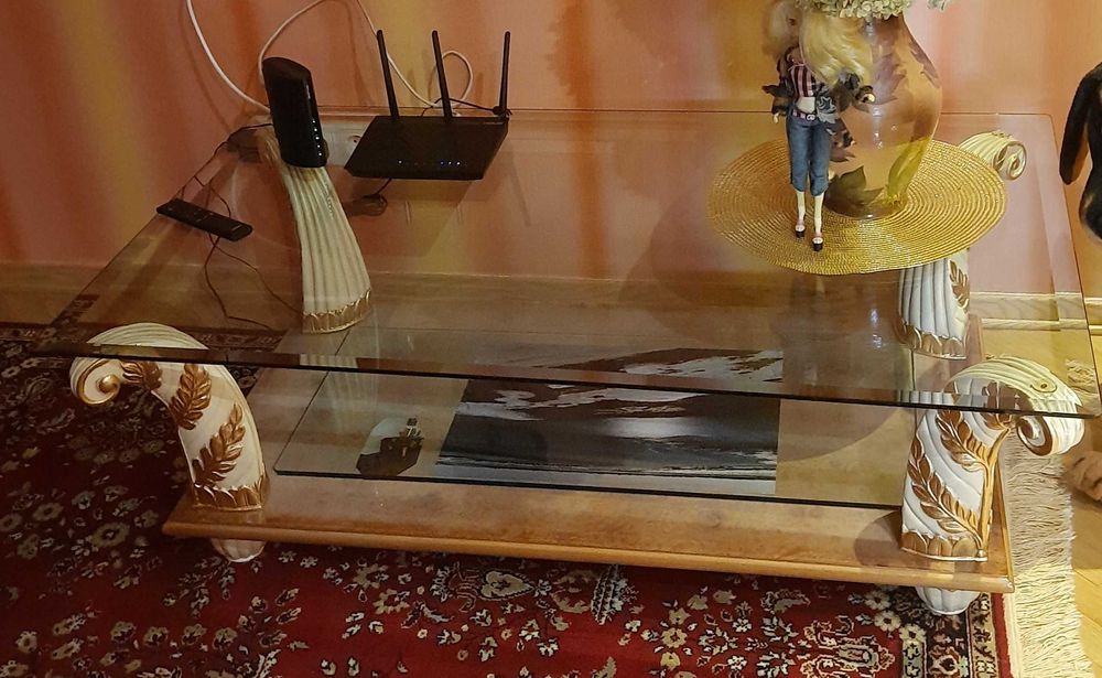 Меблі\стінки\гарнітури з натурального горіха у вітальню Італія