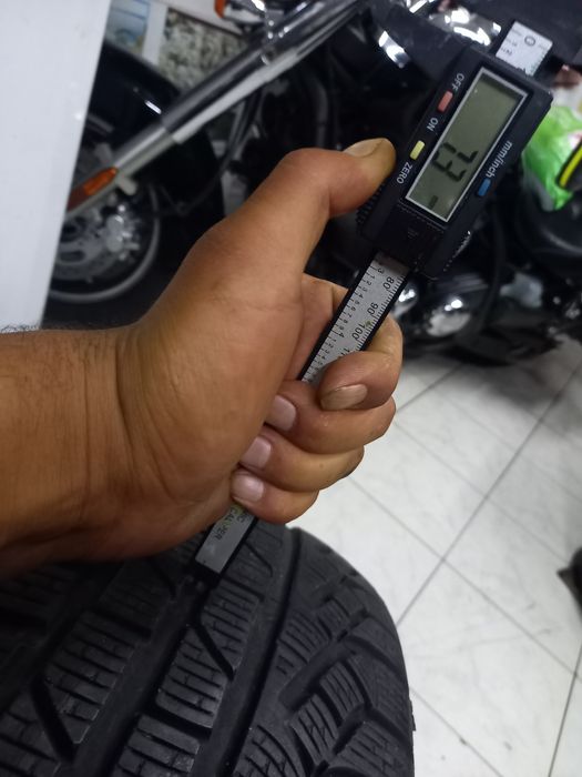 Opona zimowa 225/60r17 PIRELLI z zapasu 7mm.