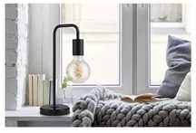 Lampa stołowa z marmurową podstawą w stylu industrialnym