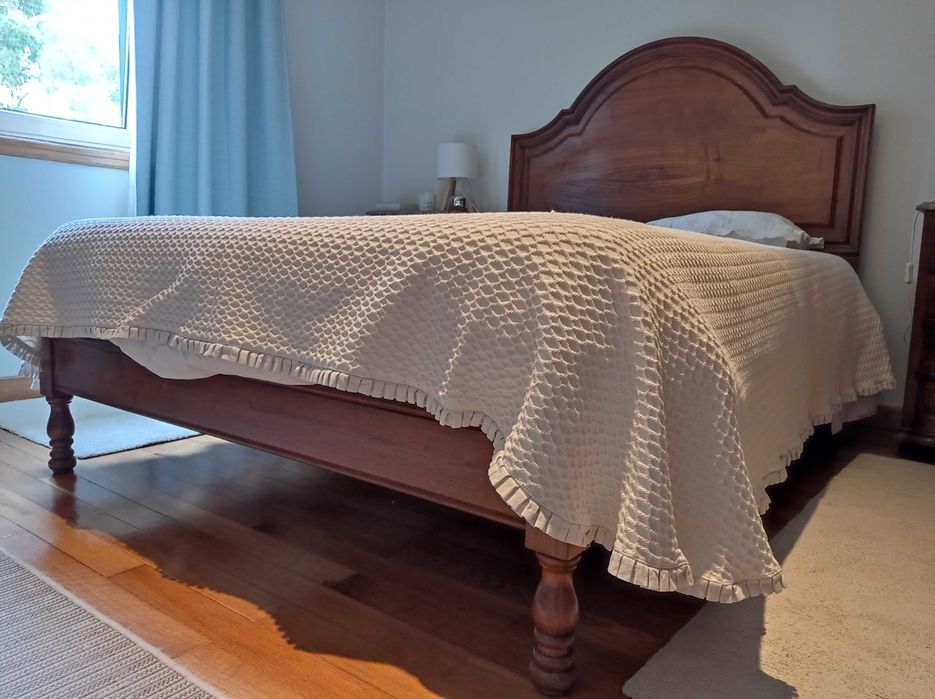 Cama de Casal 140x190cm + Estrado