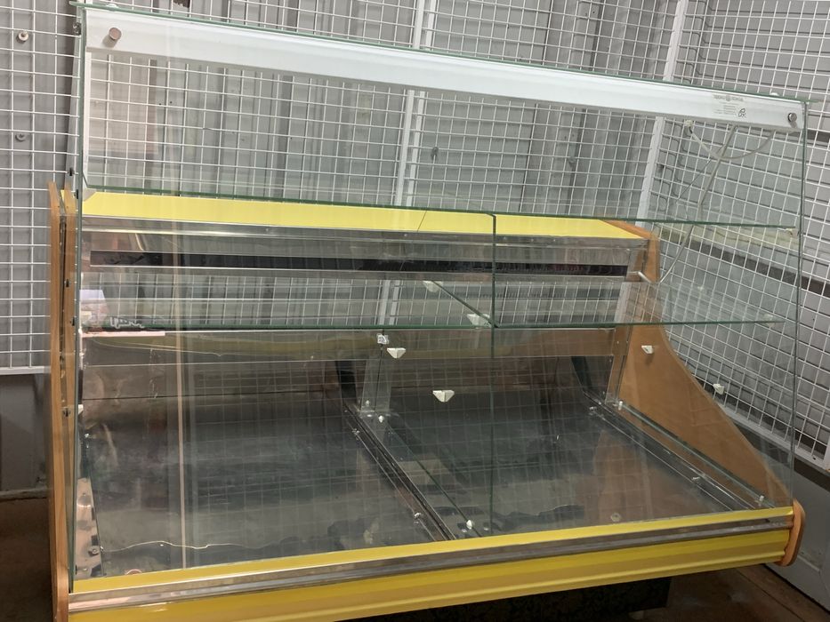 Продам холодильную  витрину