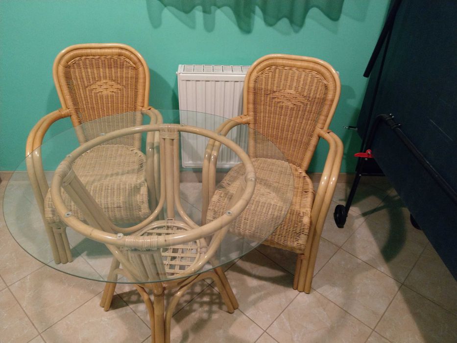 Zestaw mebli rattanowych- stół plus 2 krzesła
