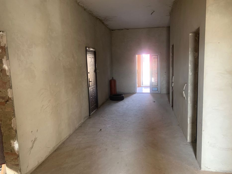 МІ Торговельне приміщення з автомобільними боксами у Великому Кучурові