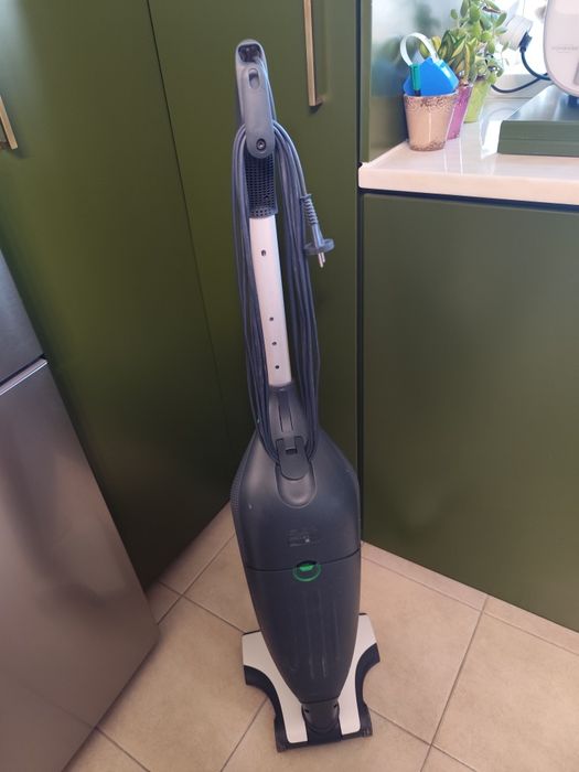 Aspirador vertical com todos os extras