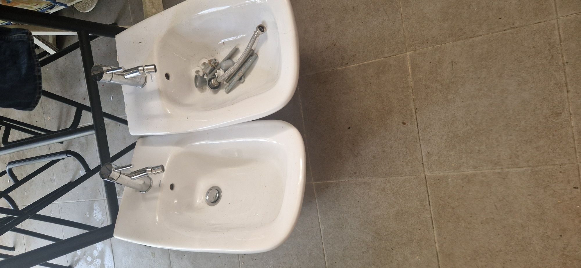 2 Bidé de parede com torneira