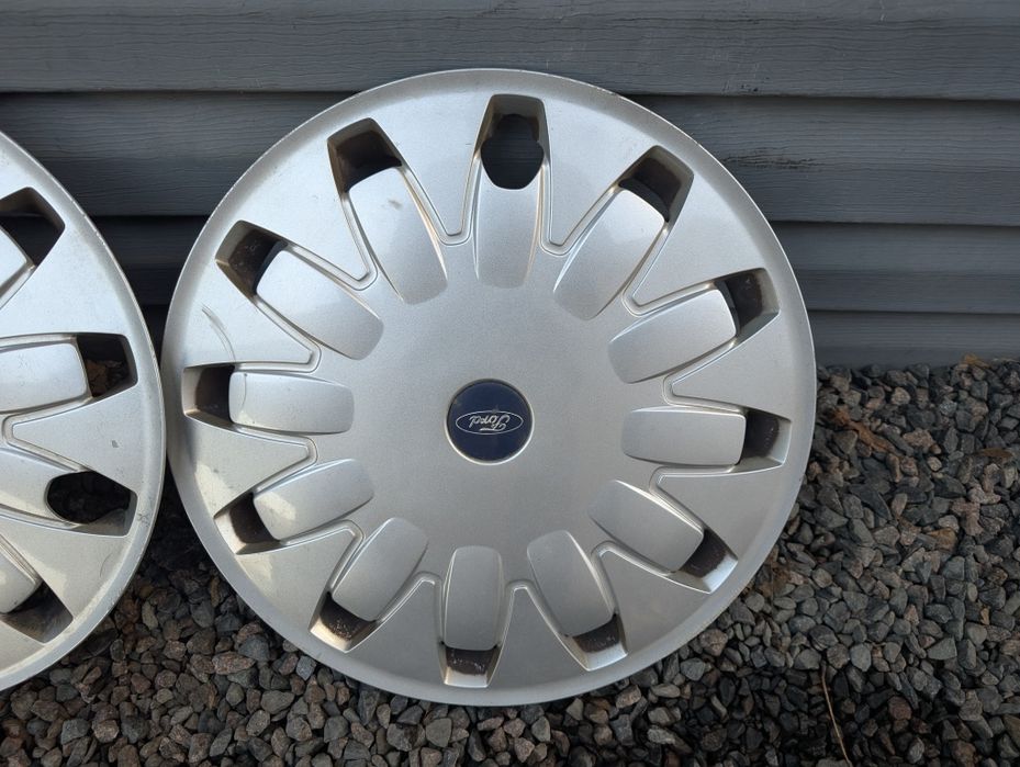 Оригінальні ковпаки Ford R16 в гарному стані