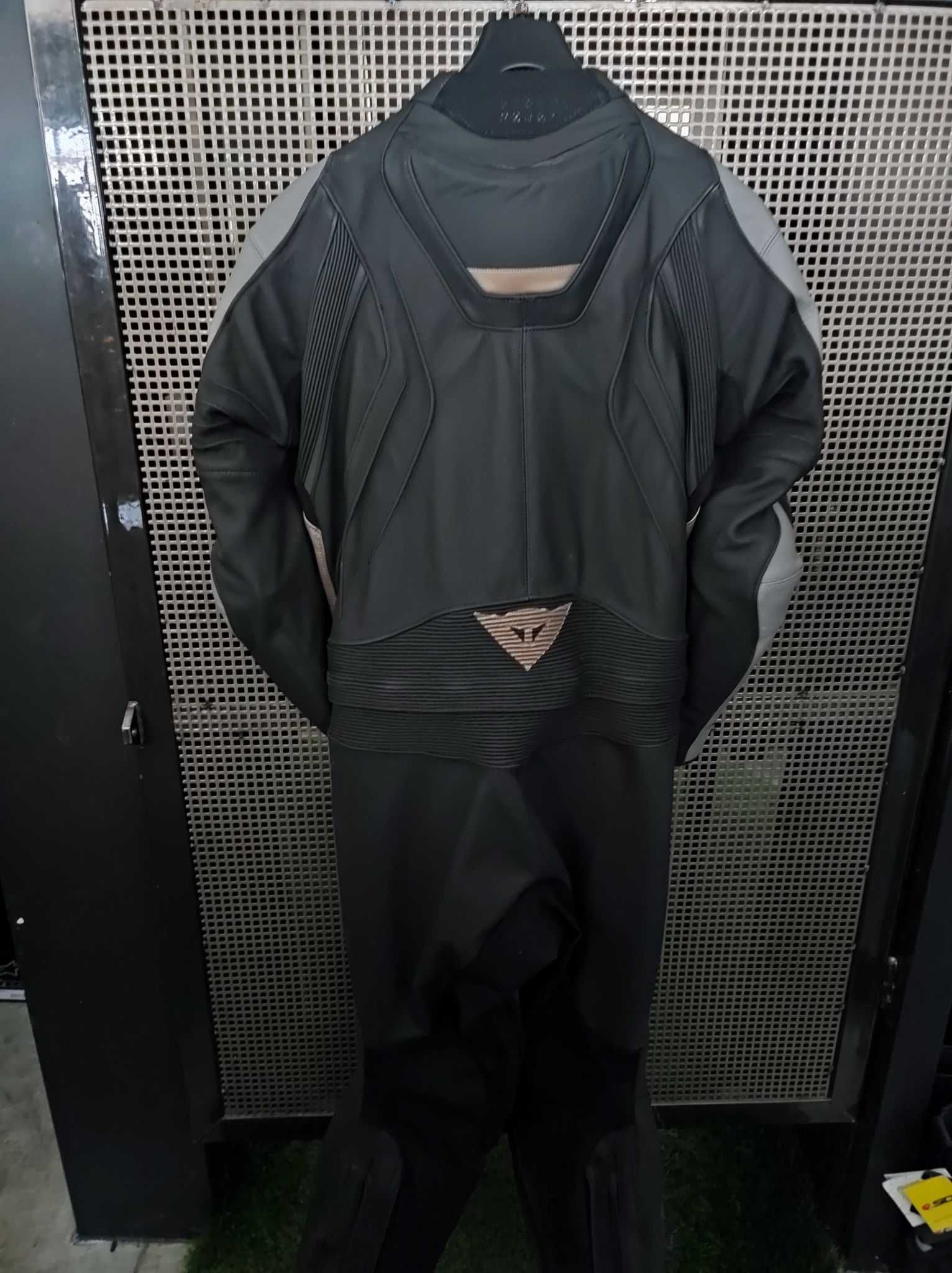 Kombinezon Dainese Avro 4 2pc`56`48 raty% Pytaj o inne kolory!