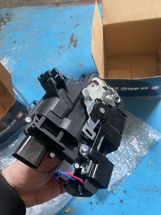 Замки wolkswagen skoda передні лівий правий