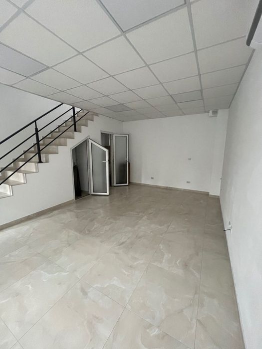 Комерційне приміщення в центрі міста Рахів.