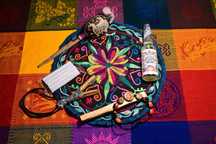 ZESTAW Shipibo Obrus Altar Palo Santo Kuripe Grzechotka Agua Florida