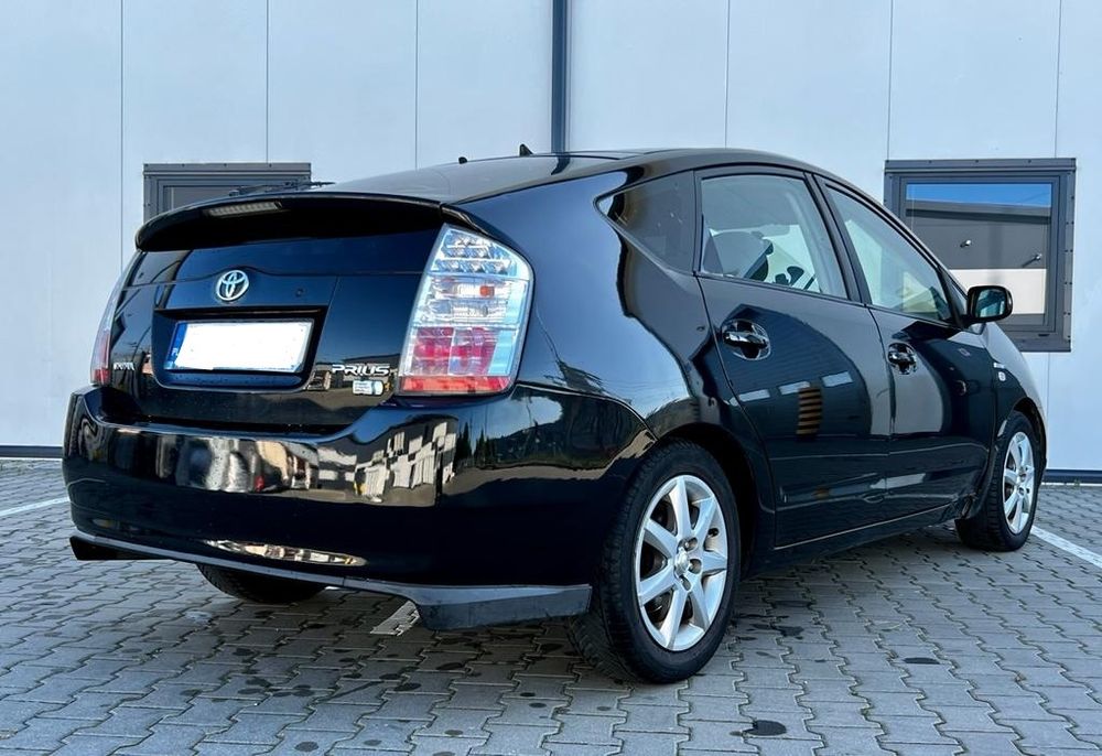 Toyota Prius hybryda LPG wynajem auto rent taxi uber bolt freenow