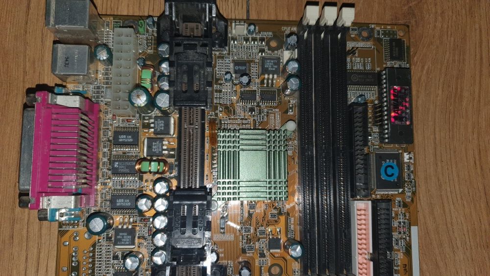 MSI MS-6163 Pro SLOT1 i440BX Retro 3 kondensatory napuchnięte.