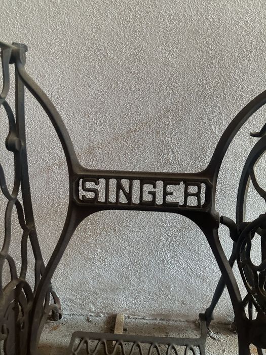 Pés de máquina de costura antiga