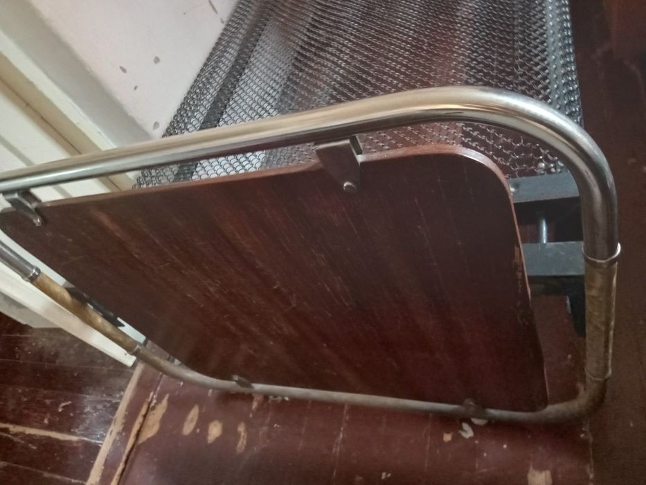 Продам кровать полуторную никел. С кругл ими углами без матраса 1000