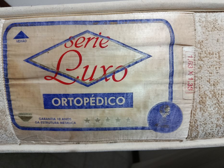 Colchão de molas Ortopédico e de casal com 1,83 por 1,33