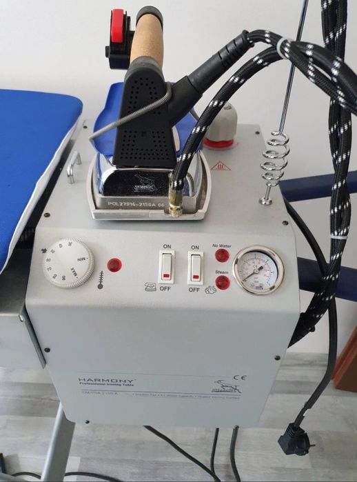 Stół prasowalniczy z wytwornicą pary