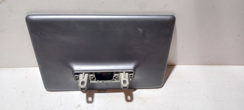 Центральний дисплей Tesla Model 3 монітор