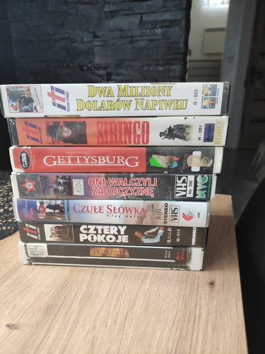 Kasety VHS sprzedam 650 szt około