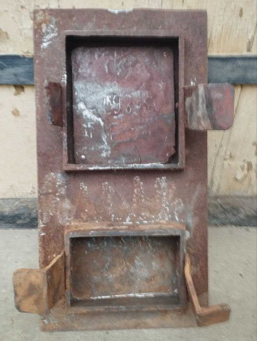Дверцята для кахельної пічки.(з чугуна)