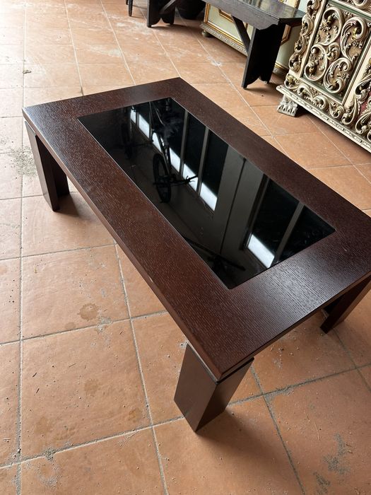 Mesa de centro com vidro