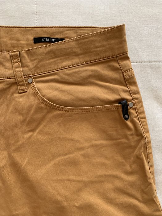Calções camel, amarelo torrado Bershka