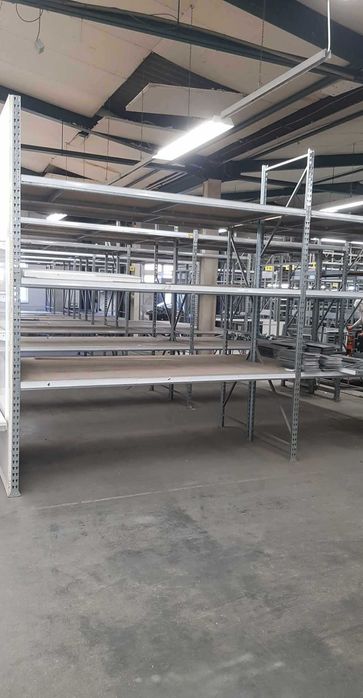 Regał magazynowy firmy meta