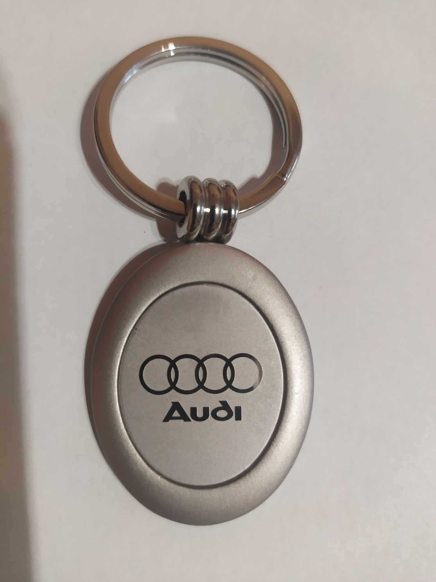 Breloczek z logo AUDI